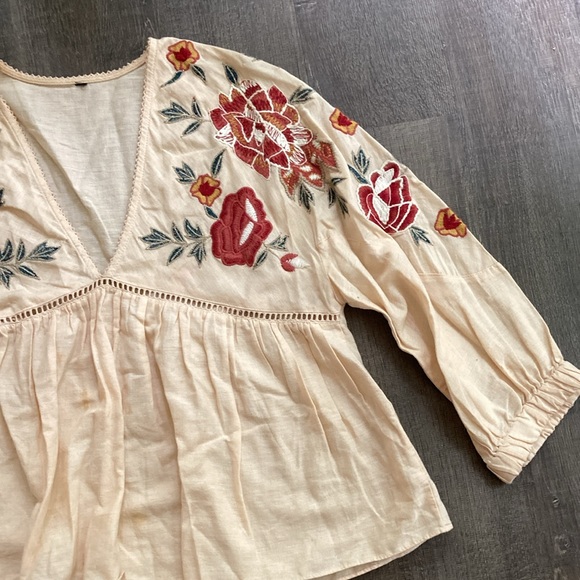 Floral Embroidered Top - Picture 5 of 9